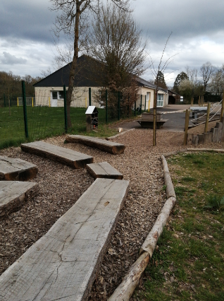cours d'école revégétalisée de Chemazé